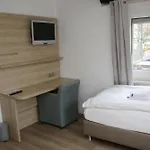 Haus Am Brunnen Guest house