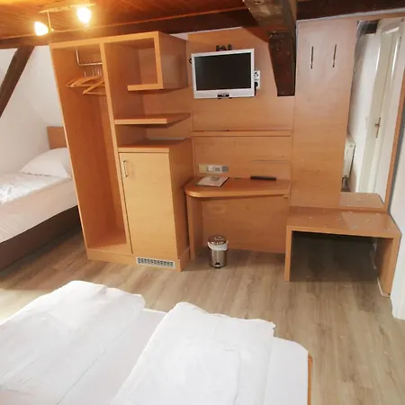 Haus Am Brunnen Guest house *